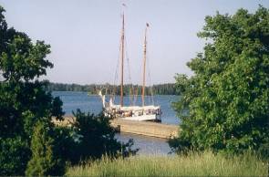 Die Jonas im Hafen von Pataholm
